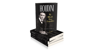 Houdini: The Ultimate Trivia Compendium (Paperback) by Joe Hernandez